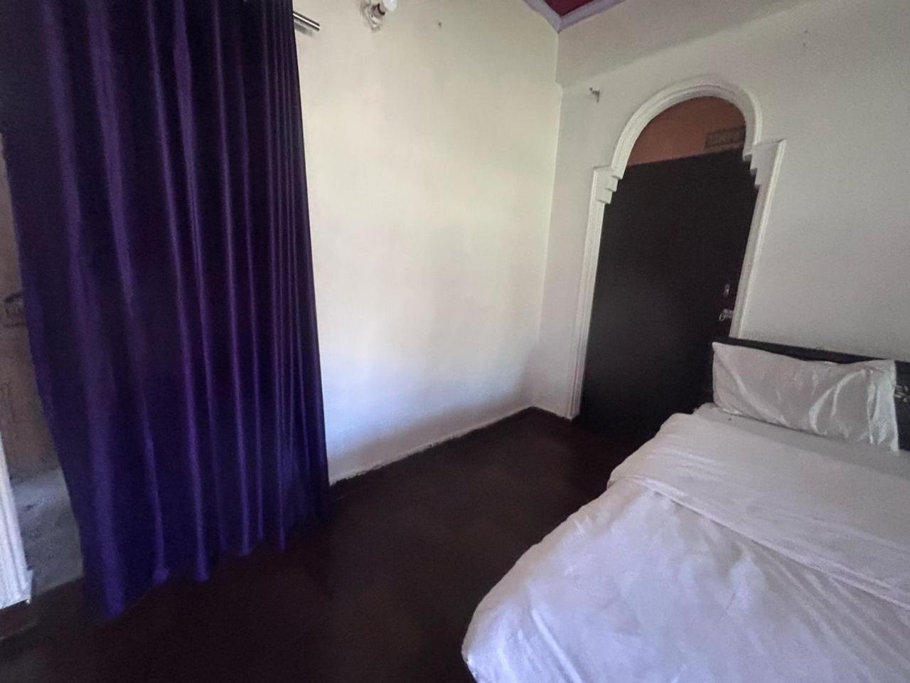 Saloni Luxury & 4*